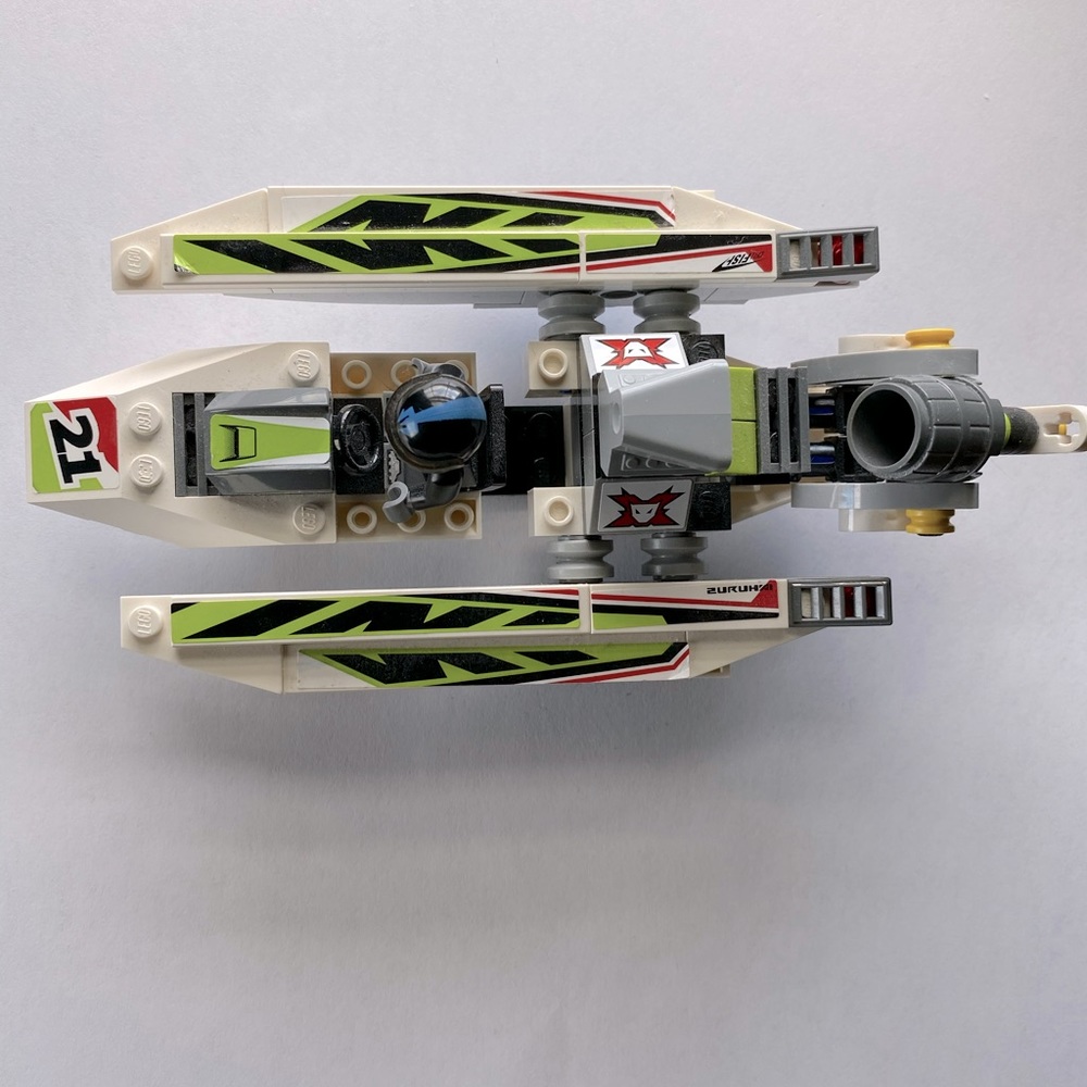 Lego speedboat with driver - Picture 1 of 3
